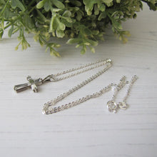 Charger l'image dans la galerie, Vintage Sterling Silver Cubic Zirconia Cross Pendant