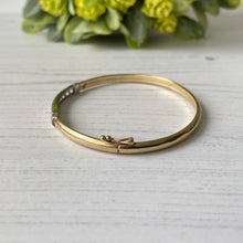 Charger l'image dans la galerie, Vintage 9ct Gold and Cubic Zirconia Bangle