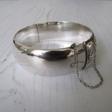 Charger l'image dans la galerie, Victorian Style Engraved Silver Vintage Bracelet