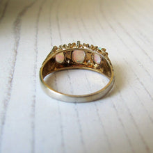 画像をギャラリービューアに読み込む, エドワーディアン リバイバル 3 ストーン オパール & CZ ダイヤモンド リング