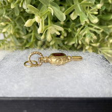 Carica l'immagine nel visualizzatore di Gallery, Antique 15ct Gold Watch Key Fob