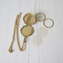 Charger l'image dans la galerie, Edwardian Revival Rolled Gold Engraved Fern Locket, Andreas Daub, Germany