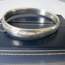 Charger l'image dans la galerie, Vintage English Silver Bracelet, Boxed, Charles Horner, Aesthetic Engraved. - MercyMadge