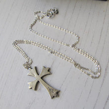 Cargar imagen en el visor de la galería, Antique Victorian Engraved Sterling Silver Cross & Chain