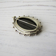 Charger l'image dans la galerie, Victorian Aesthetic Silver Locket Back Brooch. - MercyMadge