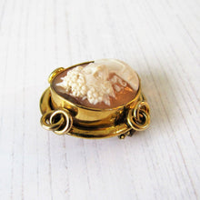 Charger l'image dans la galerie, Antique Georgian Gold Cameo Brooch