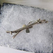 Charger l'image dans la galerie, Antique Silver & Green Enamel Shamrock Pin