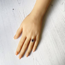 Cargar imagen en el visor de la galería, Vintage Bohemian Garnet & Paste Ring