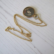 Charger l'image dans la galerie, Edwardian Rolled Gold Photo Locket Necklace With Portraits