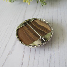 Cargar imagen en el visor de la galería, Victorian Scottish Banded Agate Silver Brooch