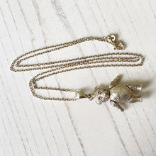 Cargar imagen en el visor de la galería, Vintage English Silver Articulated Teddy Bear Pendant & Chain
