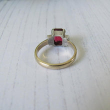 Cargar imagen en el visor de la galería, Antique Art Deco 9ct Gold Emerald Cut Ruby Ring