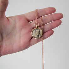 Charger l'image dans la galerie, Edwardian 9ct Gold Antique Photo Locket