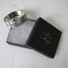 Cargar imagen en el visor de la galería, Antique English Sterling Silver Engraved Cuff Bracelet