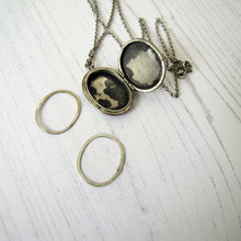 Charger l'image dans la galerie, Victorian Sterling Silver Mizpah Locket On Chain - MercyMadge