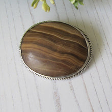 Cargar imagen en el visor de la galería, Victorian Scottish Banded Agate Silver Brooch