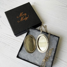 Charger l'image dans la galerie, Vintage English Silver Large Locket & Chain