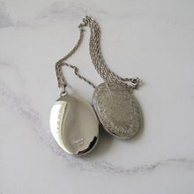 Charger l'image dans la galerie, Vintage Victorian Revival English Silver Locket & Rope Chain