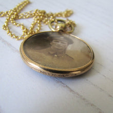 Charger l'image dans la galerie, Edwardian Rolled Gold Photo Locket Necklace With Portraits