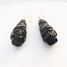 Charger l'image dans la galerie, Victorian Carved Whitby Rose Earrings,