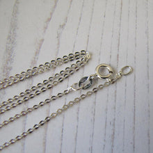 Cargar imagen en el visor de la galería, Antique Victorian Engraved Sterling Silver Cross & Chain
