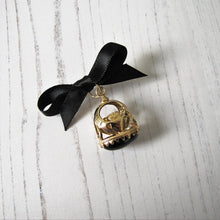 Cargar imagen en el visor de la galería, 9ct Gold & Onyx Claddagh Pendant Fob - MercyMadge