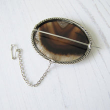 Charger l'image dans la galerie, Antique Victorian Scottish Agate Sterling Silver Brooch