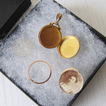 Charger l'image dans la galerie, Edwardian 9ct Rose Gold Antique Locket