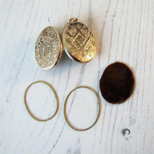 Charger l'image dans la galerie, Large Victorian 9ct Gold Engraved Oval Locket