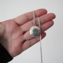 Charger l'image dans la galerie, Vintage Victorian Style English Sterling Silver Locket & Chain