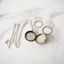 Charger l'image dans la galerie, Vintage Victorian Style English Sterling Silver Locket & Chain