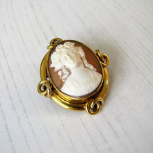 Charger l'image dans la galerie, Antique Georgian Gold Cameo Brooch