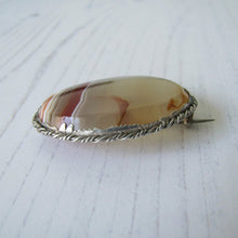Carica l'immagine nel visualizzatore di Gallery, Georgian/Victorian Scottish Banded Agate Silver Brooch