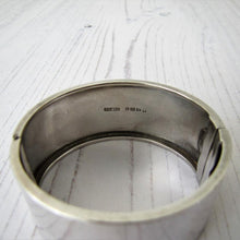 Cargar imagen en el visor de la galería, Antique Victorian Sterling Silver Cuff Bracelet, George Loveridge, Birmingham 1881