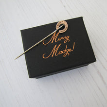 Cargar imagen en el visor de la galería, Victorian 9ct Rose Gold Engraved Horseshoe Stick Pin - MercyMadge