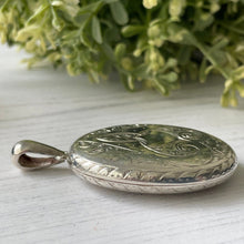 Charger l'image dans la galerie, Victorian Aesthetic Engraved Silver Locket