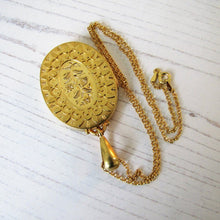 Cargar imagen en el visor de la galería, Antique Victorian Large Engraved Gold Locket, Engraved to Beloved Hannah, 1882