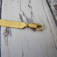 Charger l'image dans la galerie, Vintage 18ct Yellow Gold Omega/Flat Snake Bracelet, Italy - MercyMadge