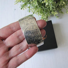 Charger l'image dans la galerie, Victorian Sterling Silver Cuff Bracelet, Charles Horner, Chester 1855.