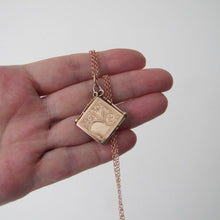 Carica l'immagine nel visualizzatore di Gallery, Antique 9ct Gold Book Locket, Chester 1914. - MercyMadge