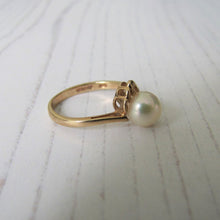 Charger l'image dans la galerie, Vintage 1960s 9ct Gold Pearl Solitaire Ring - MercyMadge