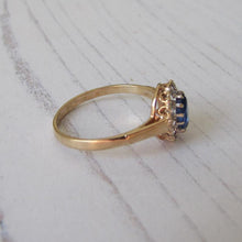 Cargar imagen en el visor de la galería, Vintage 9ct Gold, Blue Topaz & White Spinel Cluster Ring