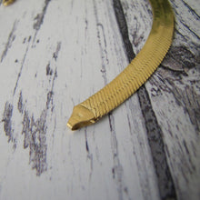 Charger l'image dans la galerie, Vintage 18ct Yellow Gold Omega/Flat Snake Bracelet, Italy - MercyMadge