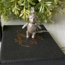 Cargar imagen en el visor de la galería, Vintage English Silver Articulated Teddy Bear Pendant & Chain