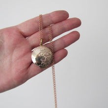 Charger l'image dans la galerie, Antique Rose Gold Glass Front Engraved Locket