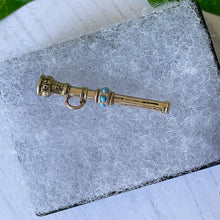 Charger l'image dans la galerie, Victorian 15ct Gold & Turquoise Pencil Pendant