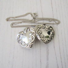 Charger l'image dans la galerie, Vintage Sterling Silver Engraved Puffy Heart Locket