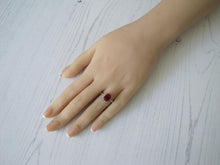 Cargar imagen en el visor de la galería, Antique Art Deco 9ct Gold Emerald Cut Ruby Ring