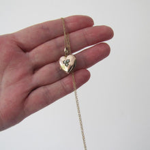 Charger l'image dans la galerie, Victorian 9ct Gold & Pearl Heart Locket On Chain - MercyMadge