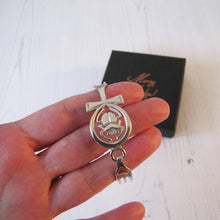 Cargar imagen en el visor de la galería, Vintage Sterling Silver Egyptian Ankh & Scarab Bracelet